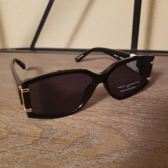 French Connection Black Rectangular Sunglasses Amazon.com: French Connection Women main image 4